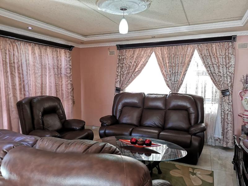 3 Bedroom Property for Sale in Umlazi KwaZulu-Natal