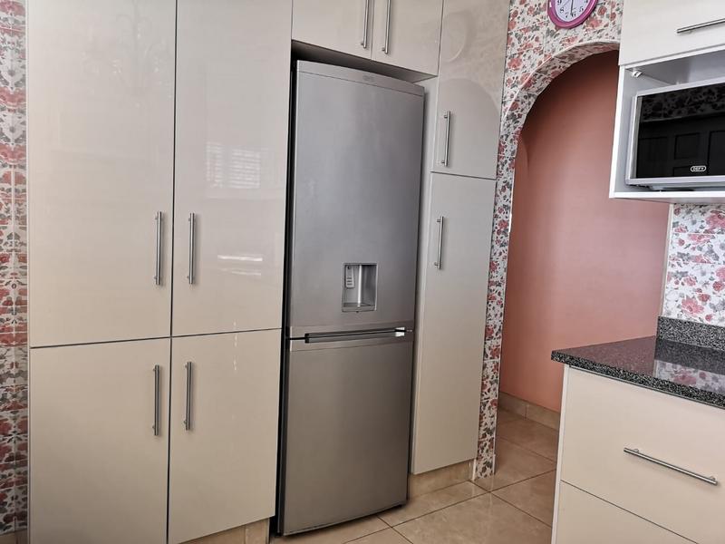 3 Bedroom Property for Sale in Umlazi KwaZulu-Natal