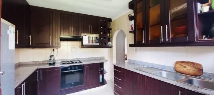 4 Bedroom Property for Sale in Umlazi KwaZulu-Natal
