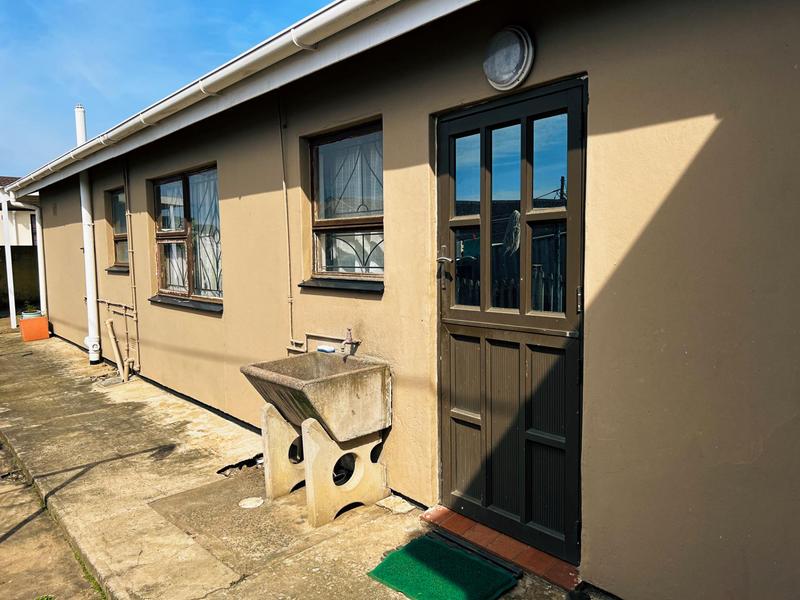 5 Bedroom Property for Sale in Kwamashu KwaZulu-Natal