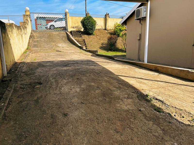 5 Bedroom Property for Sale in Kwamashu KwaZulu-Natal