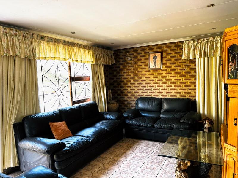 5 Bedroom Property for Sale in Kwamashu KwaZulu-Natal