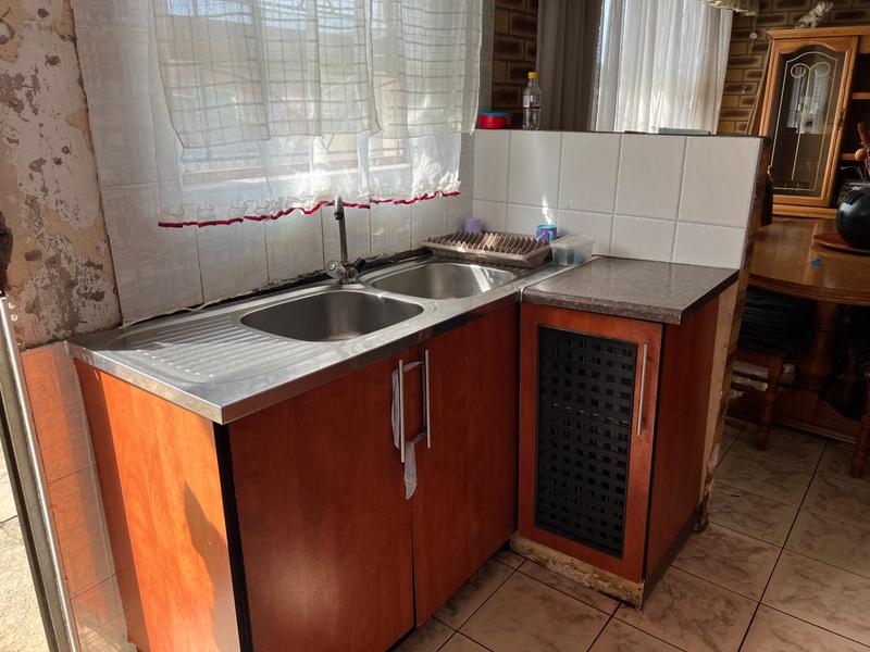 5 Bedroom Property for Sale in Kwamashu KwaZulu-Natal