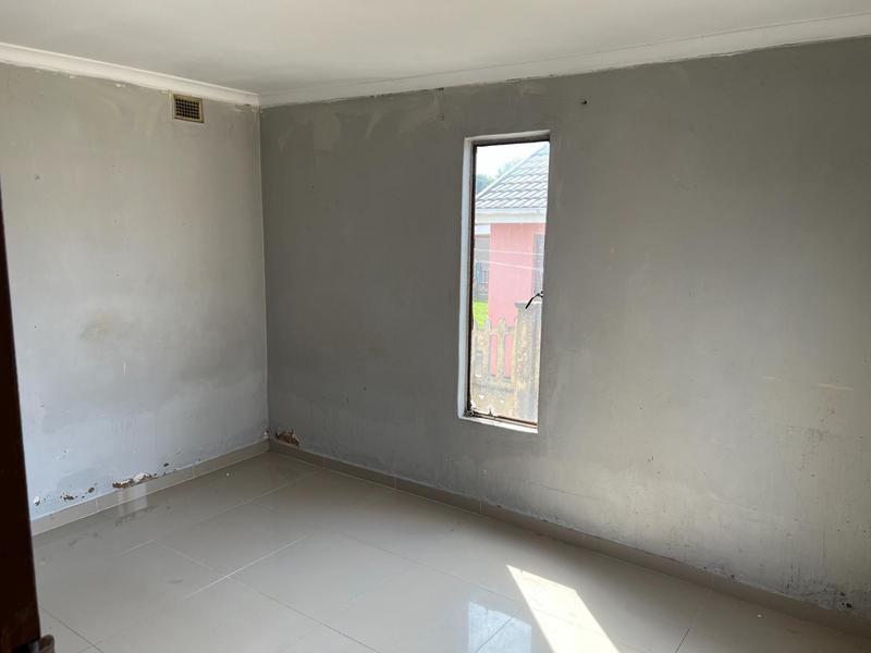 5 Bedroom Property for Sale in Kwamashu KwaZulu-Natal