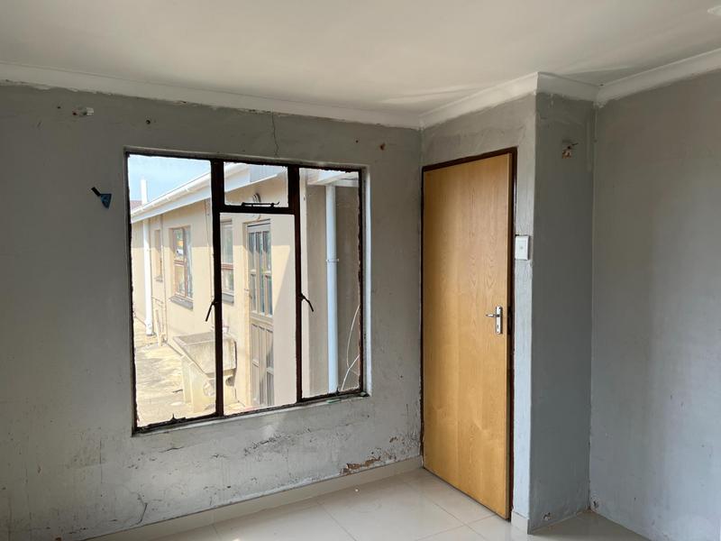 5 Bedroom Property for Sale in Kwamashu KwaZulu-Natal