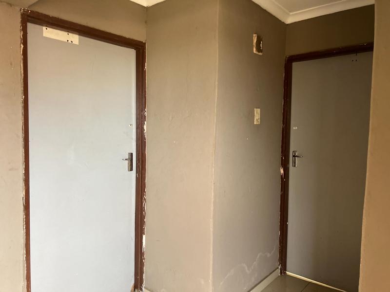 5 Bedroom Property for Sale in Kwamashu KwaZulu-Natal