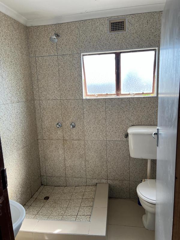 5 Bedroom Property for Sale in Kwamashu KwaZulu-Natal