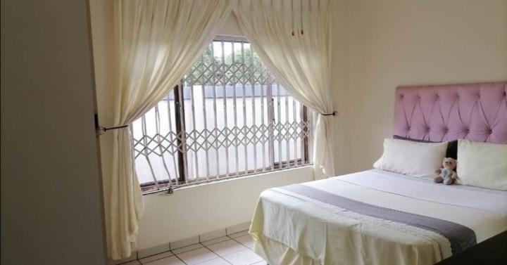 4 Bedroom Property for Sale in Veld En Vlei KwaZulu-Natal