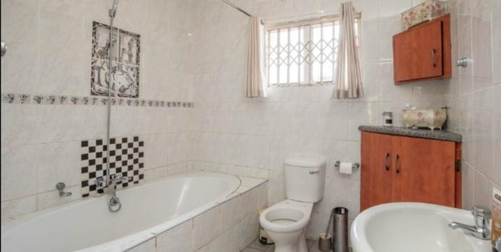 4 Bedroom Property for Sale in Veld En Vlei KwaZulu-Natal