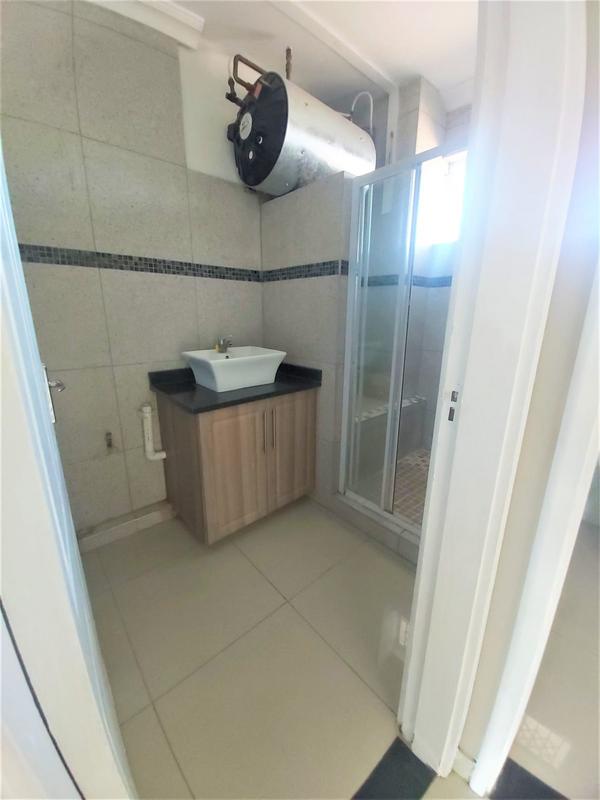 To Let 2 Bedroom Property for Rent in Umkomaas KwaZulu-Natal