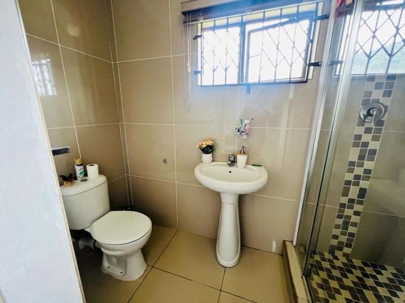 To Let 2 Bedroom Property for Rent in Umlazi KwaZulu-Natal