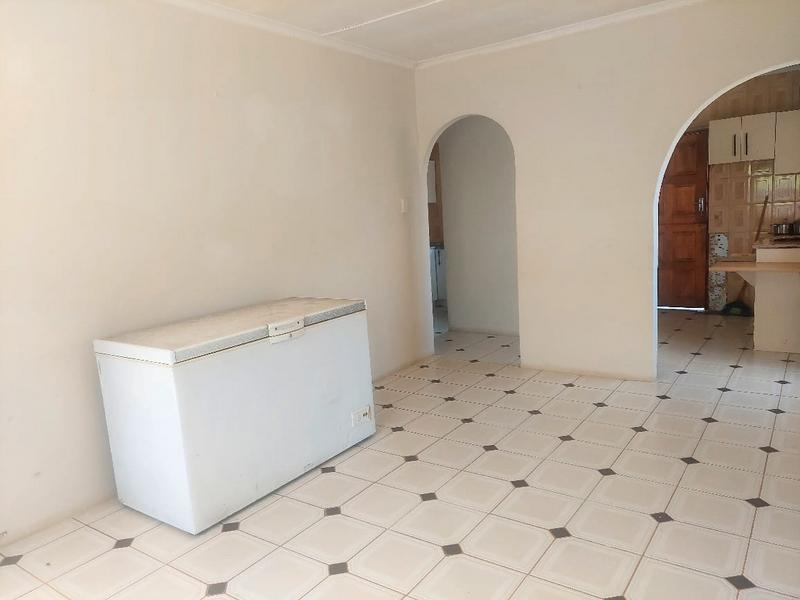 5 Bedroom Property for Sale in Umlazi KwaZulu-Natal