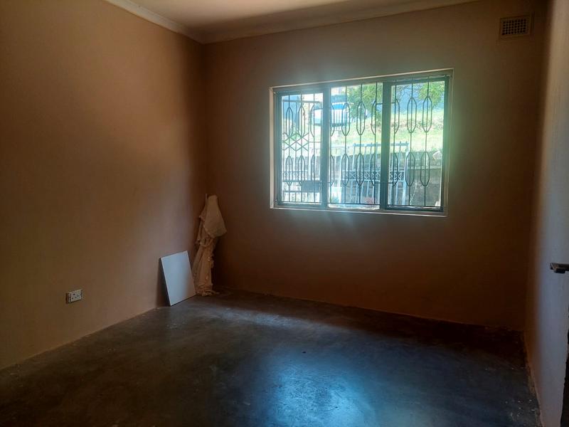 5 Bedroom Property for Sale in Umlazi KwaZulu-Natal