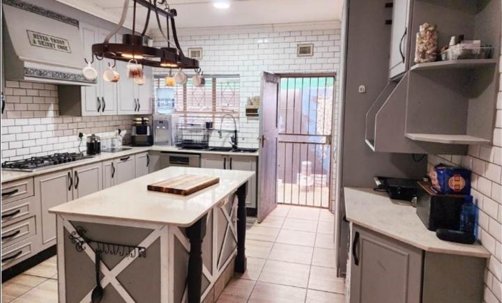 4 Bedroom Property for Sale in Veld En Vlei KwaZulu-Natal
