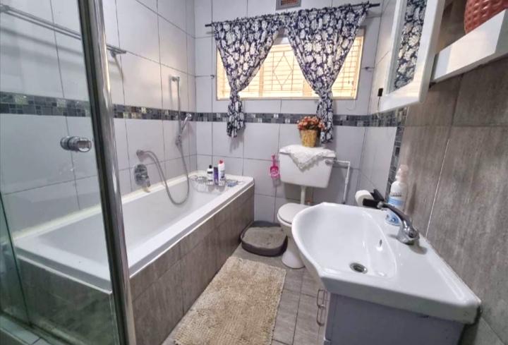 4 Bedroom Property for Sale in Veld En Vlei KwaZulu-Natal