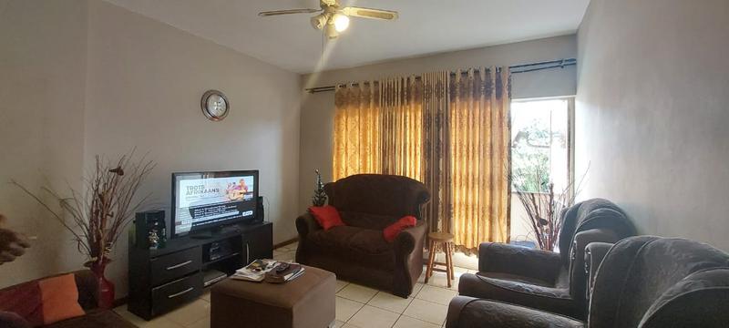 1 Bedroom Property for Sale in Empangeni Central KwaZulu-Natal