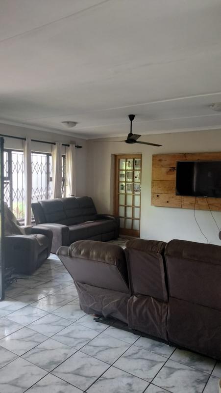 5 Bedroom Property for Sale in Veld En Vlei KwaZulu-Natal