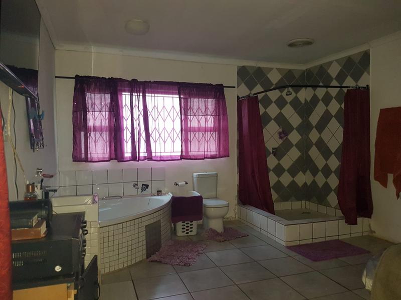 5 Bedroom Property for Sale in Veld En Vlei KwaZulu-Natal