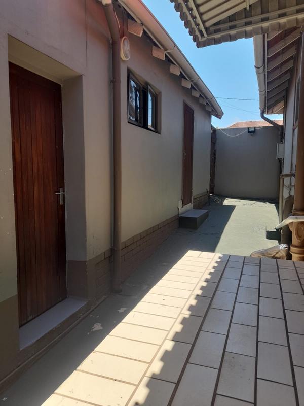 To Let 1 Bedroom Property for Rent in Durban North KwaZulu-Natal