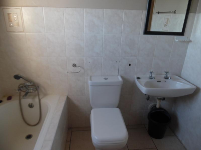 To Let 2 Bedroom Property for Rent in Amanzimtoti KwaZulu-Natal