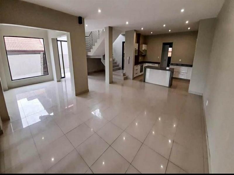 To Let 3 Bedroom Property for Rent in Izinga Ridge KwaZulu-Natal
