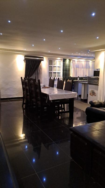 5 Bedroom Property for Sale in Chatsworth KwaZulu-Natal