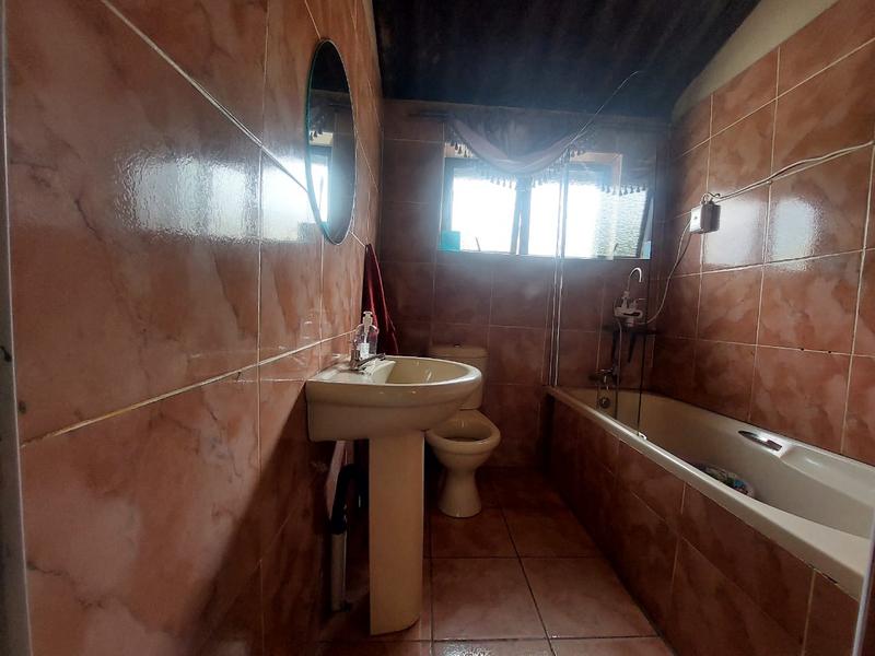 2 Bedroom Property for Sale in Umlazi KwaZulu-Natal