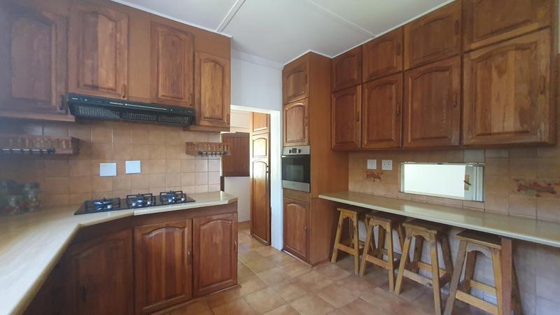 5 Bedroom Property for Sale in Umtentweni KwaZulu-Natal