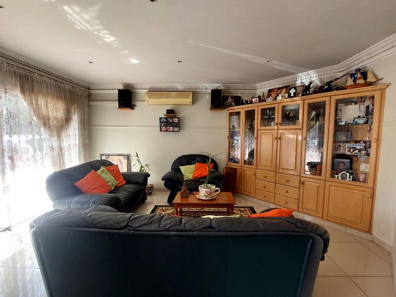 5 Bedroom Property for Sale in Reservoir Hills KwaZulu-Natal