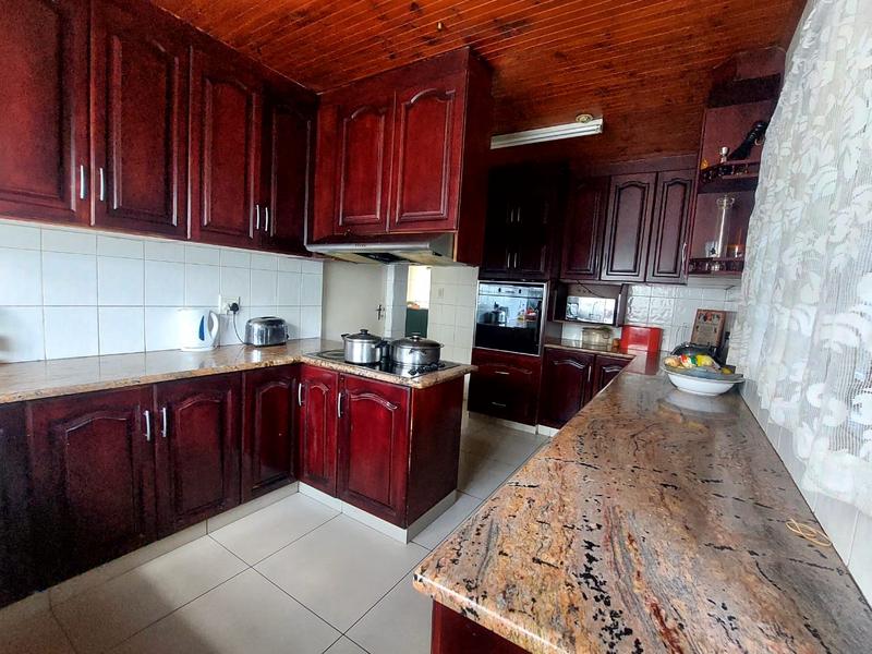 5 Bedroom Property for Sale in Reservoir Hills KwaZulu-Natal