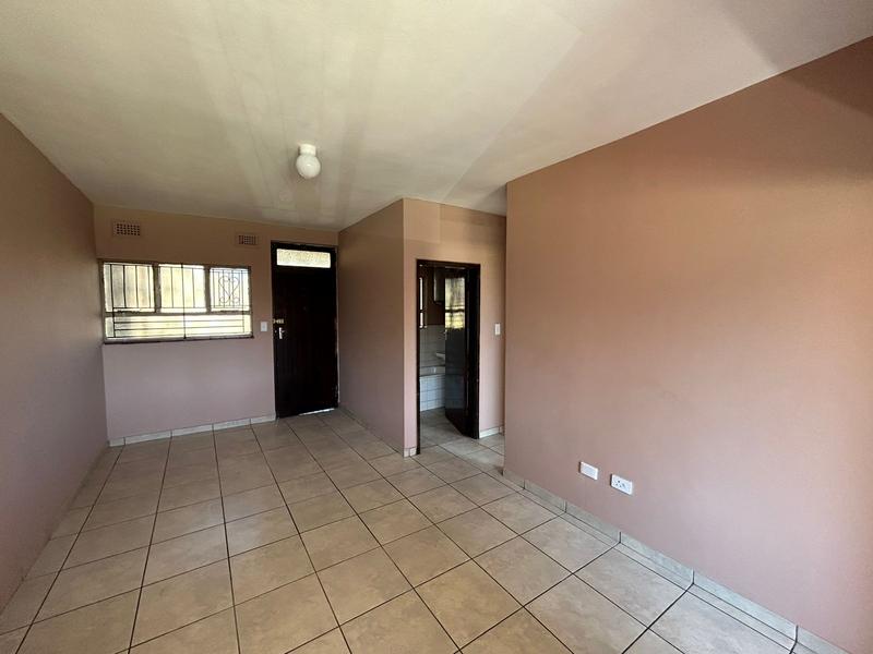 1 Bedroom Property for Sale in Montclair KwaZulu-Natal