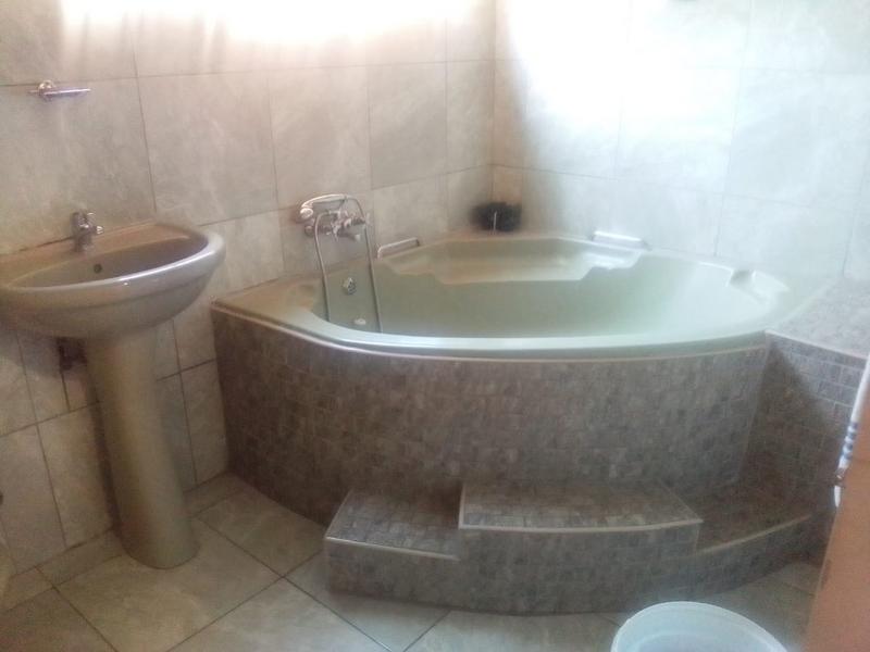 5 Bedroom Property for Sale in Lotus Park KwaZulu-Natal