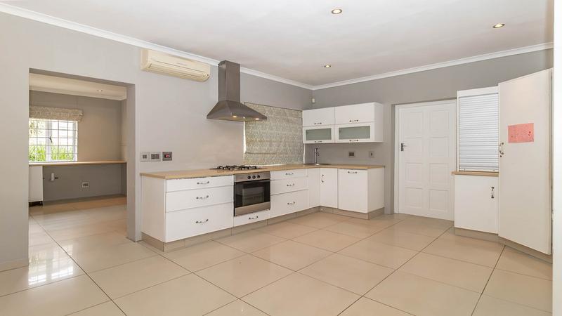 To Let 5 Bedroom Property for Rent in Kloof KwaZulu-Natal