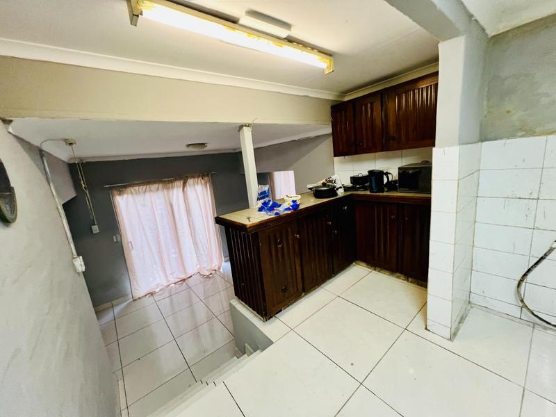 6 Bedroom Property for Sale in Glenmore KwaZulu-Natal