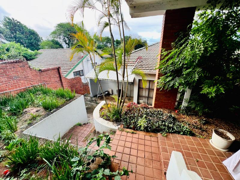 6 Bedroom Property for Sale in Glenmore KwaZulu-Natal