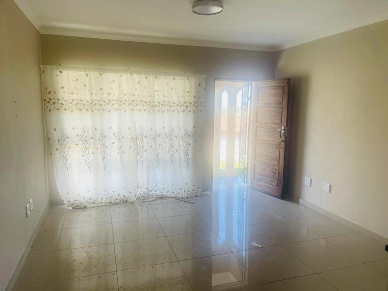 2 Bedroom Property for Sale in Illovo KwaZulu-Natal