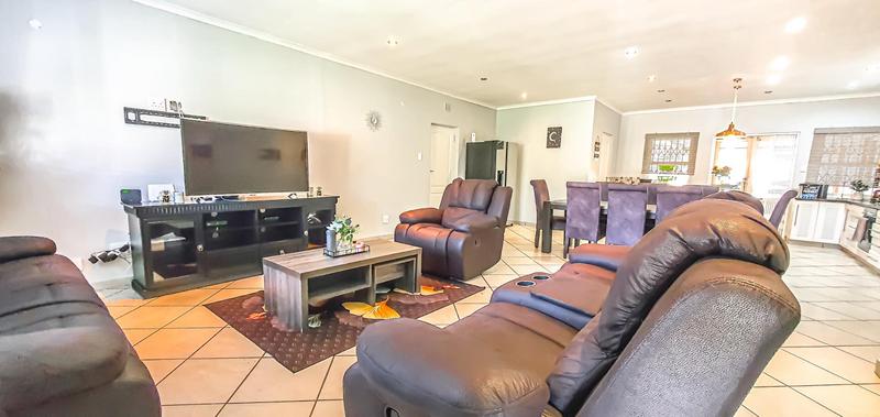 4 Bedroom Property for Sale in Meer En See KwaZulu-Natal