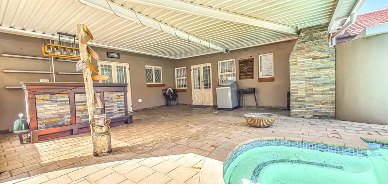 4 Bedroom Property for Sale in Meer En See KwaZulu-Natal