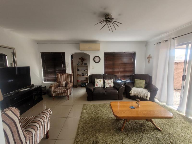 To Let 2 Bedroom Property for Rent in Essenwood KwaZulu-Natal