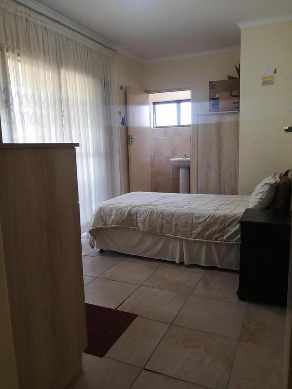 5 Bedroom Property for Sale in Montclair KwaZulu-Natal