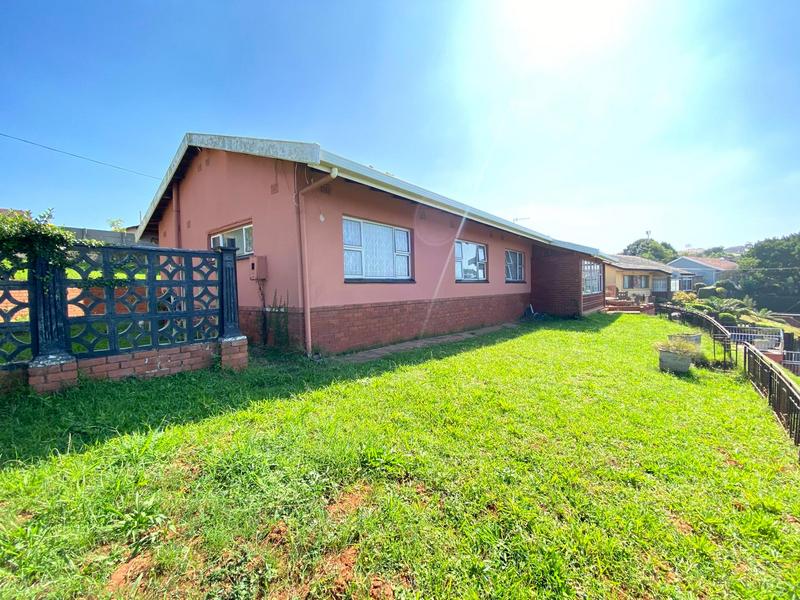 4 Bedroom Property for Sale in Montclair KwaZulu-Natal