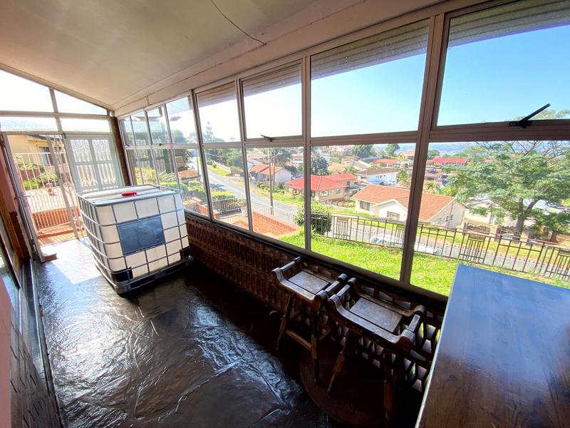 4 Bedroom Property for Sale in Montclair KwaZulu-Natal