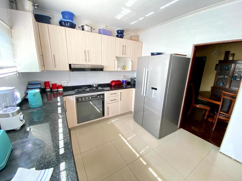 4 Bedroom Property for Sale in Montclair KwaZulu-Natal