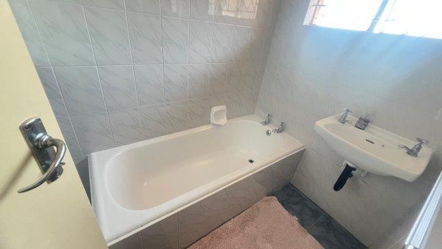 4 Bedroom Property for Sale in Kharwastan KwaZulu-Natal