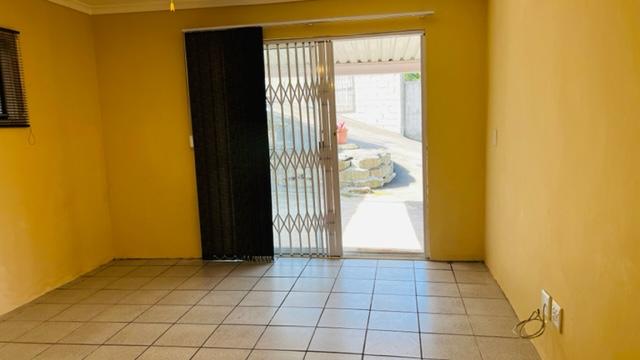 To Let 2 Bedroom Property for Rent in Queensburgh KwaZulu-Natal
