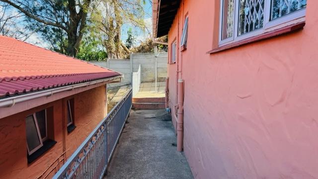 To Let 2 Bedroom Property for Rent in Queensburgh KwaZulu-Natal