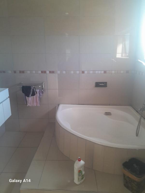 3 Bedroom Property for Sale in Kwadabeka KwaZulu-Natal