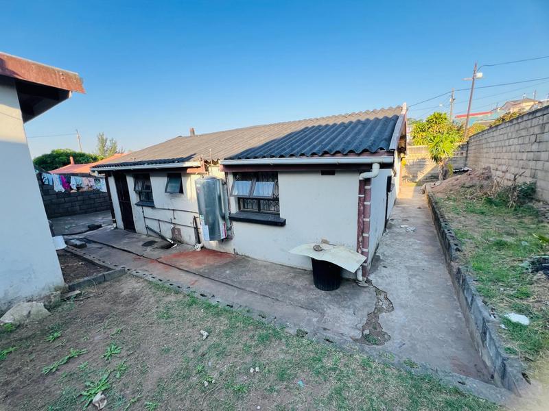 5 Bedroom Property for Sale in Umlazi KwaZulu-Natal