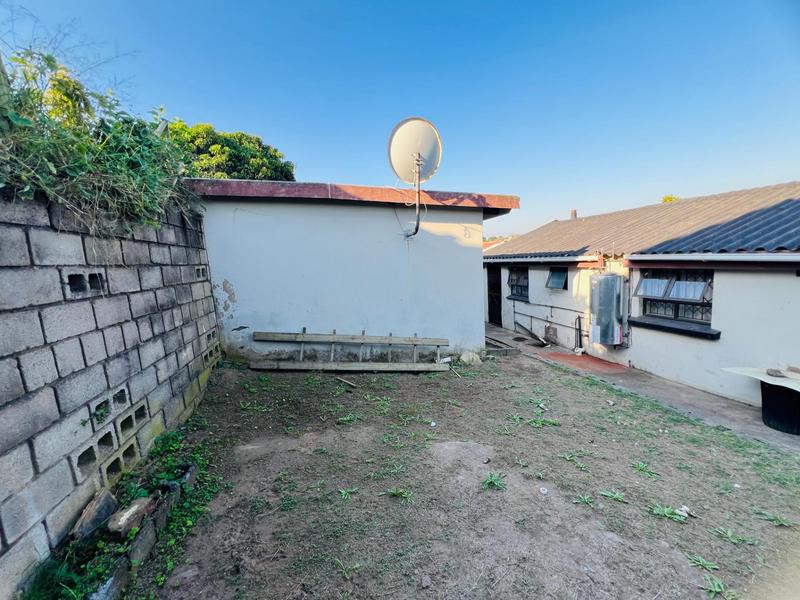 5 Bedroom Property for Sale in Umlazi KwaZulu-Natal