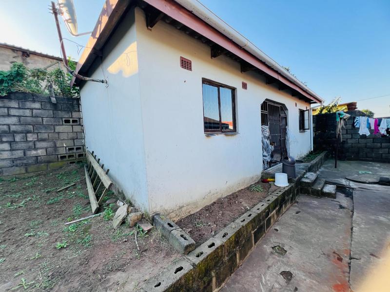 5 Bedroom Property for Sale in Umlazi KwaZulu-Natal